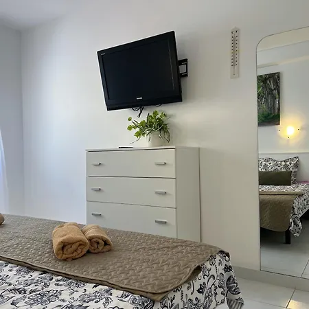 Carmen Beachfront Escape Los Cristianos (Tenerife)