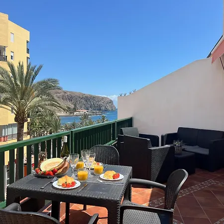 Carmen Beachfront Escape Лос Кристианос