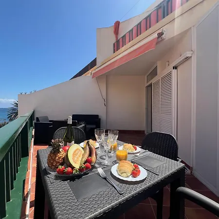 Carmen Beachfront Escape Апартаменты Лос Кристианос