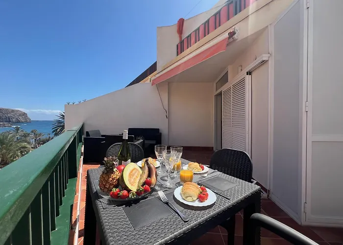 Carmen Beachfront Escape Апартаменты Лос Кристианос