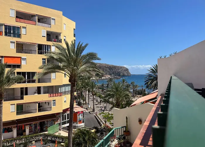 Carmen Beachfront Escape Los Cristianos (Tenerife)