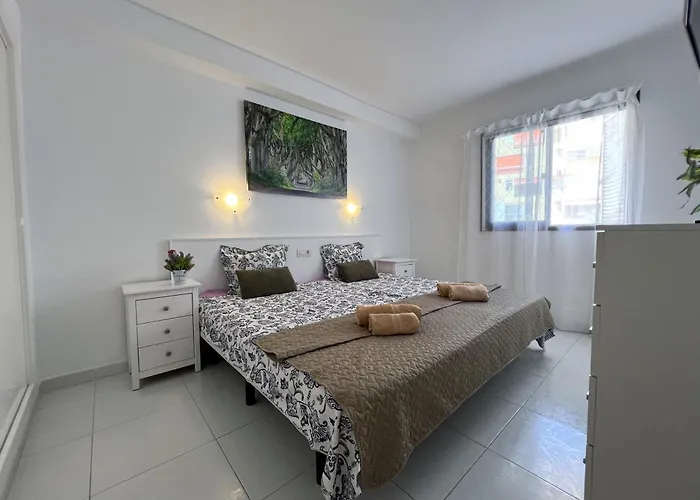 Apartment Carmen Beachfront Escape Los Cristianos (Tenerife)